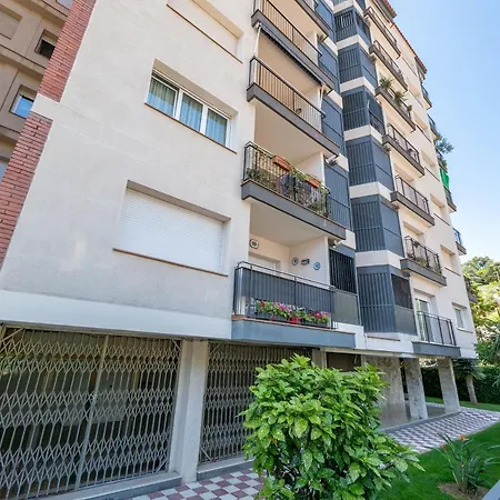 Homeholidaysrentals Space *